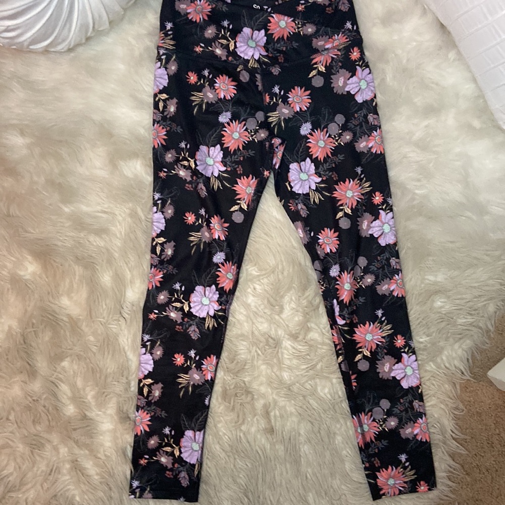 Beautiful leggings! - Picture 5 of 5